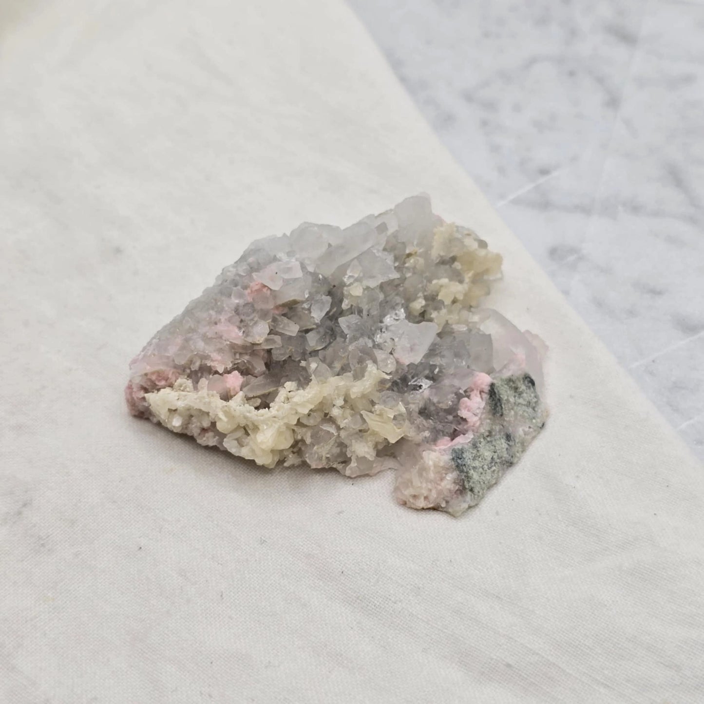 Rodokrozit S Kameno Strelo In Stilbitom  - Rastišče #52