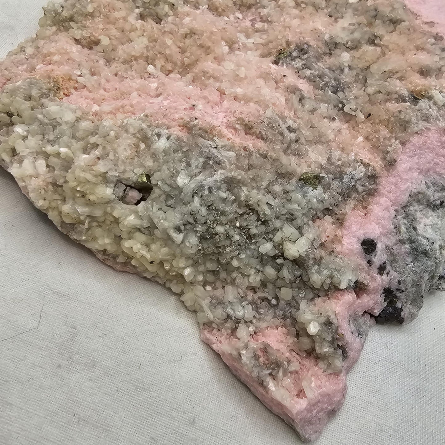 Rodokrozit Z Kameno Strelo, Piritom In Stilbitom - Rastišče #644