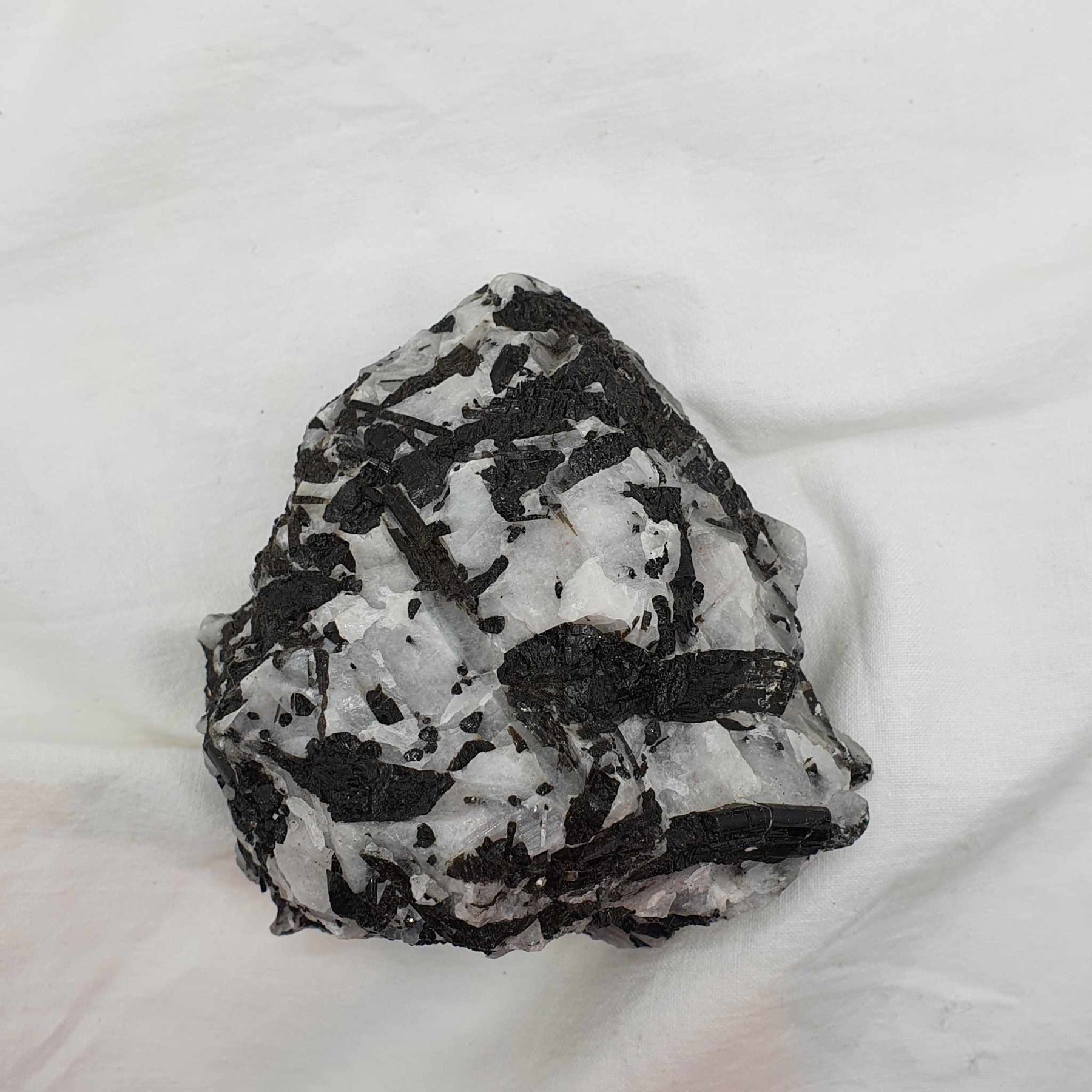 Črni Turmalin Z Kremenom Neobdelan Mineral