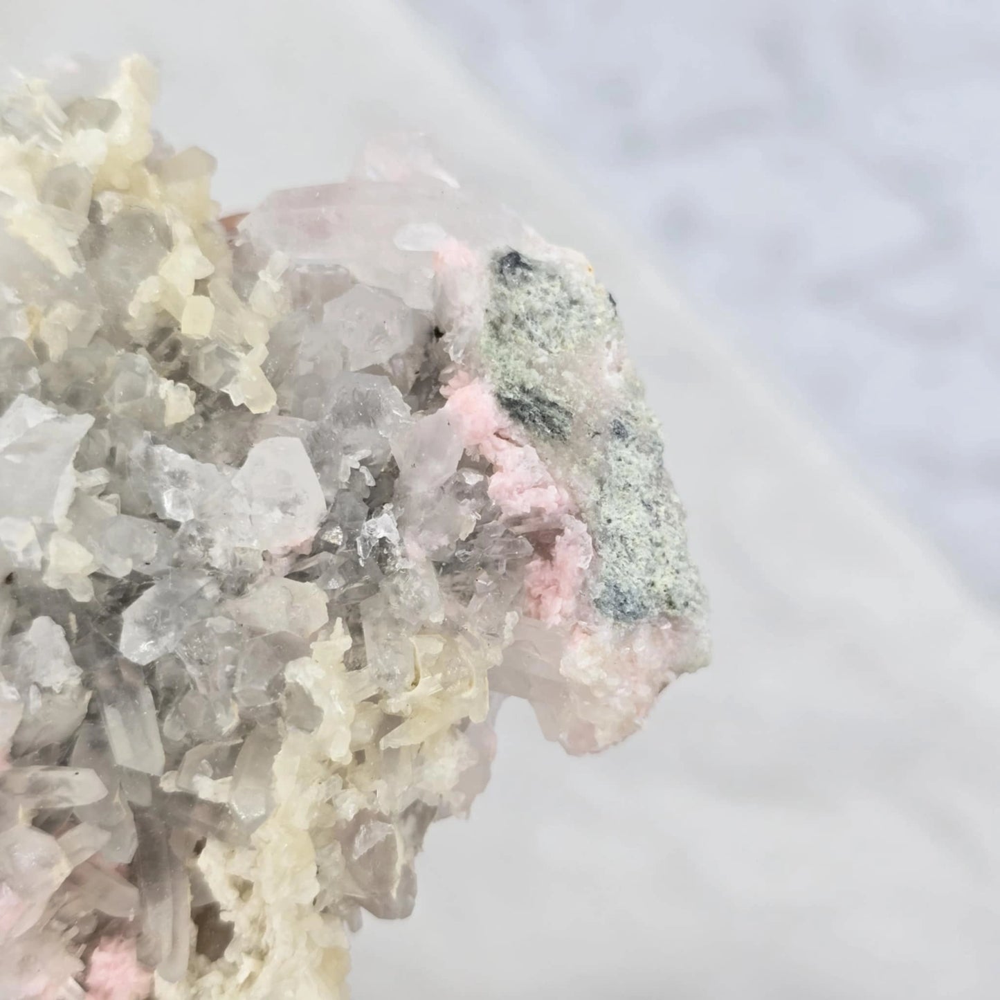 Rodokrozit S Kameno Strelo In Stilbitom  - Rastišče #52