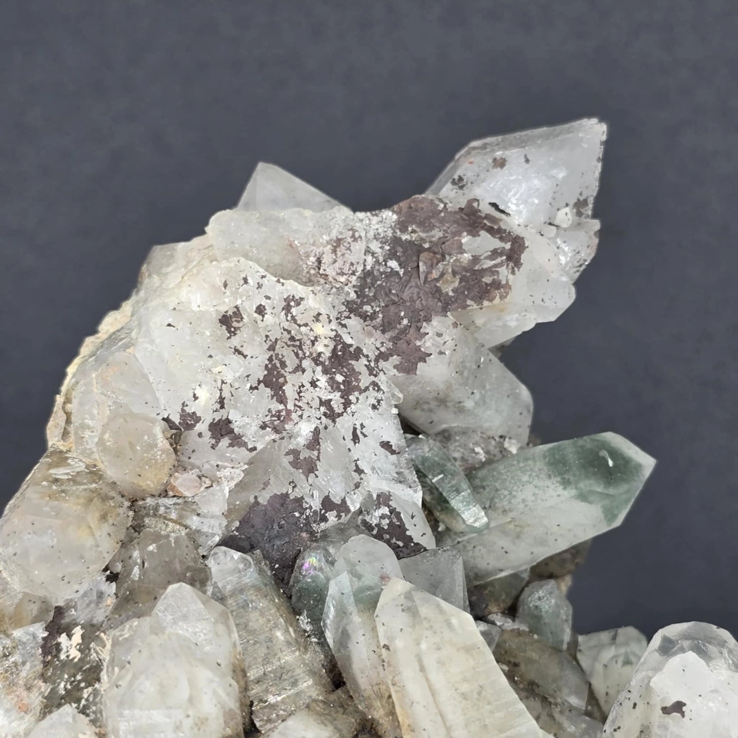 Tibetanski Kremen S Kloritom In Hematitom Trgovina S Kristali Adorable Stones