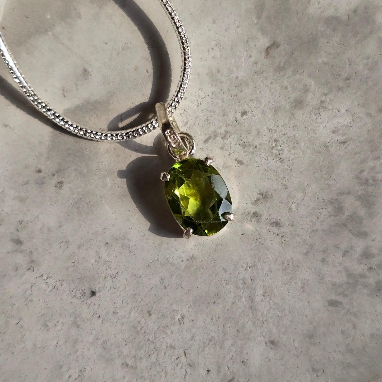Peridot - Mini Oval Srebro