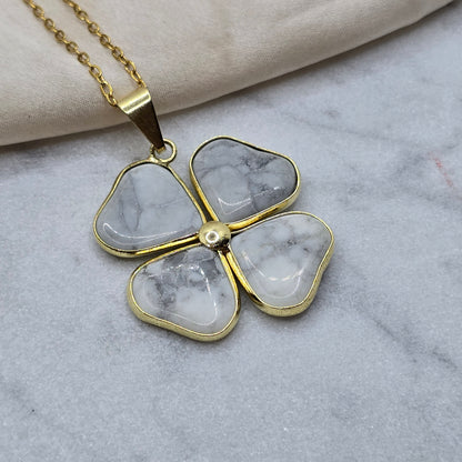 Hovlit - Detel Necklace