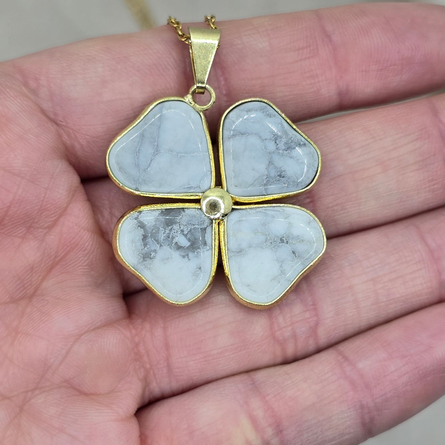 Hovlit - Detel Necklace
