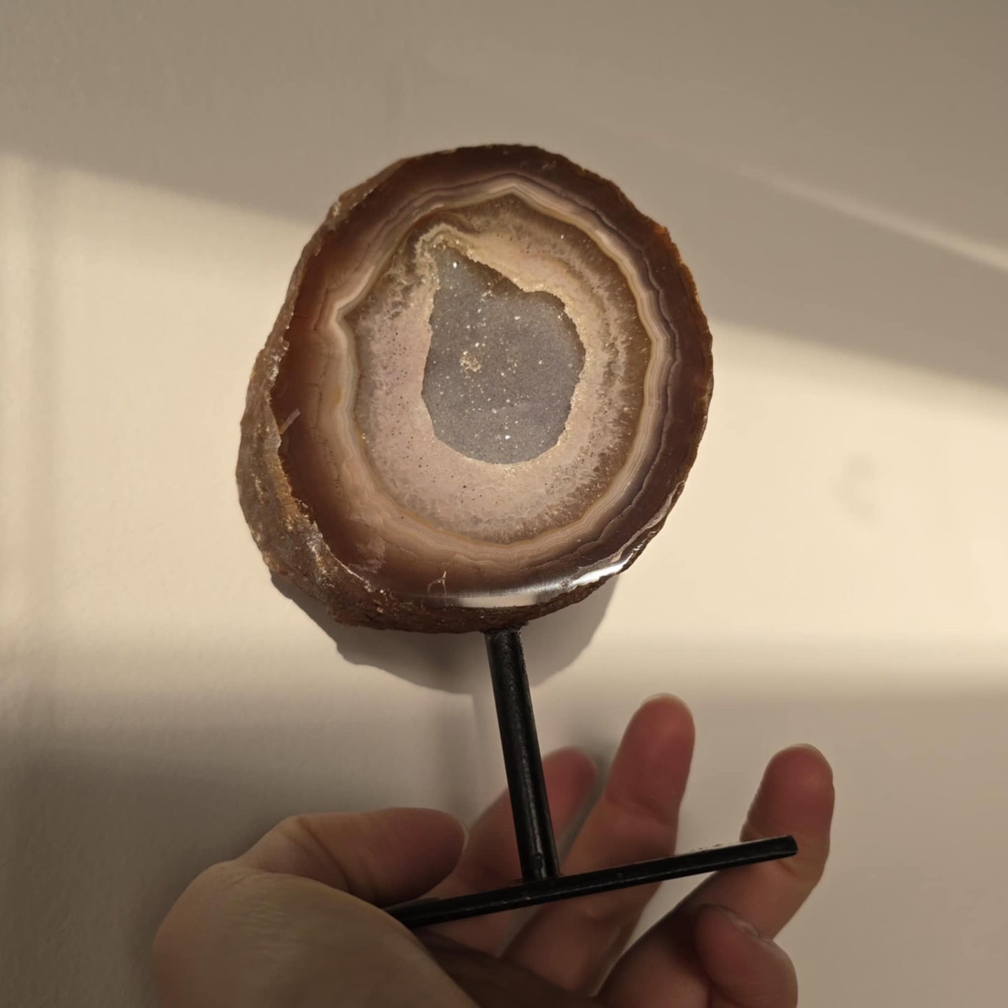 Ahat Druzy - Kristal Na Stojalu #490