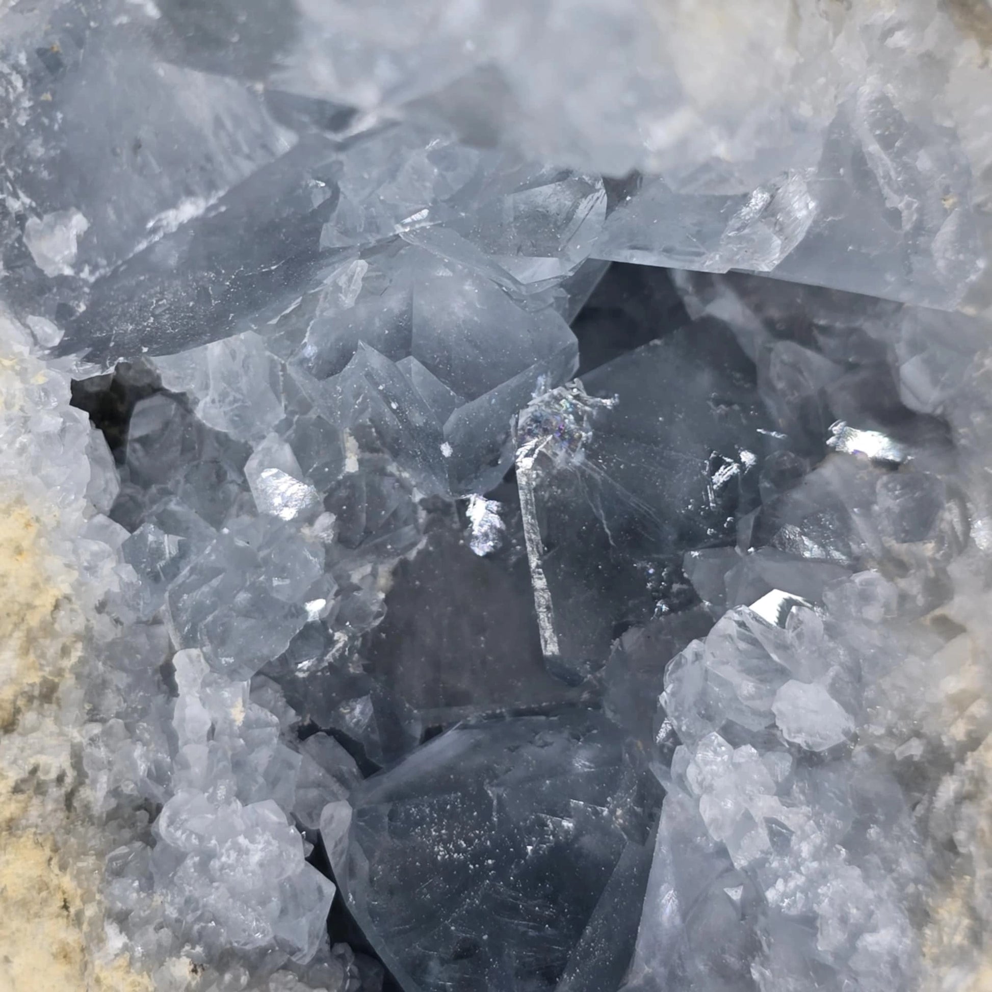 Celestin Trgovina S Kristali 