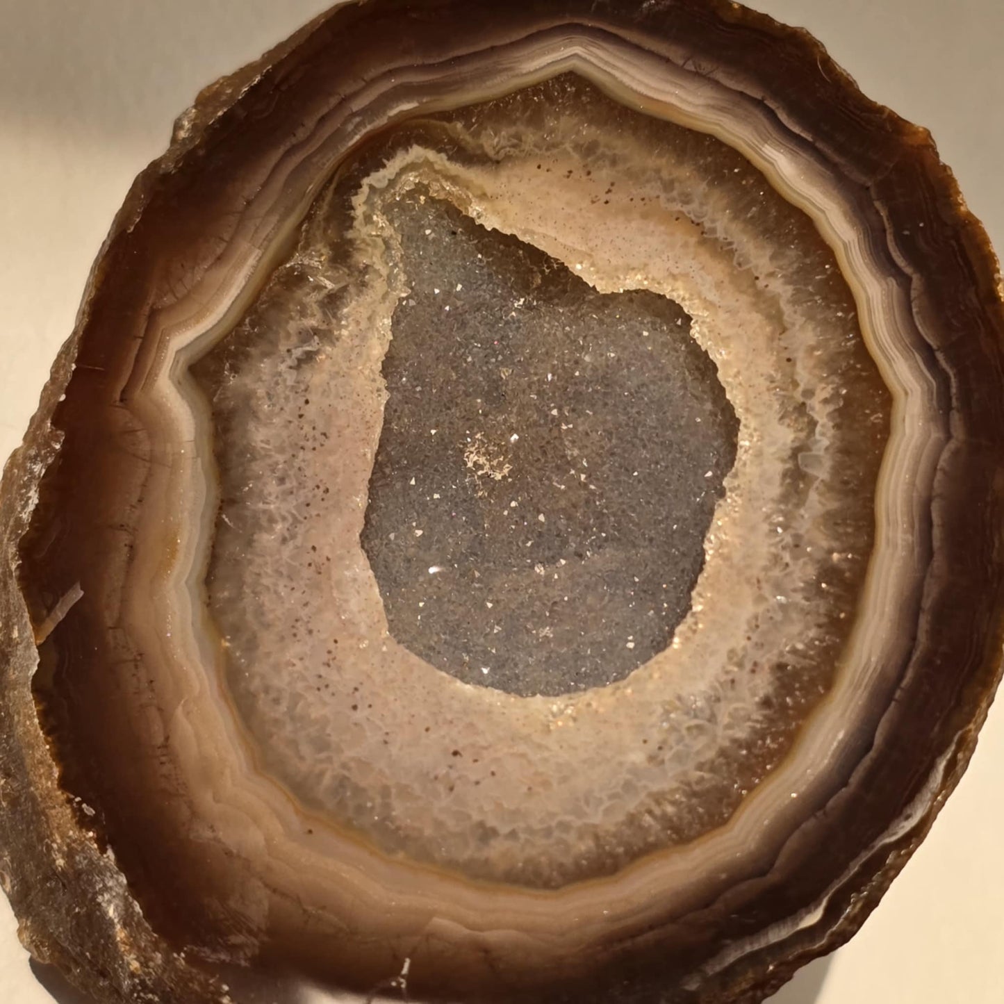 Ahat Druzy - Kristal Na Stojalu #490