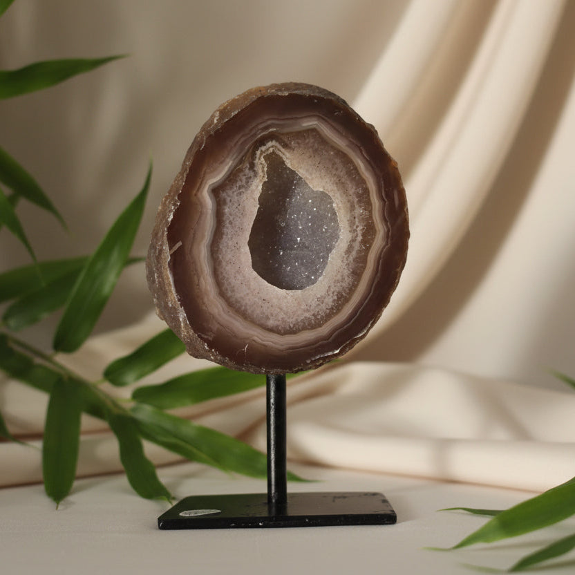 Ahat Druzy - Kristal Na Stojalu #490