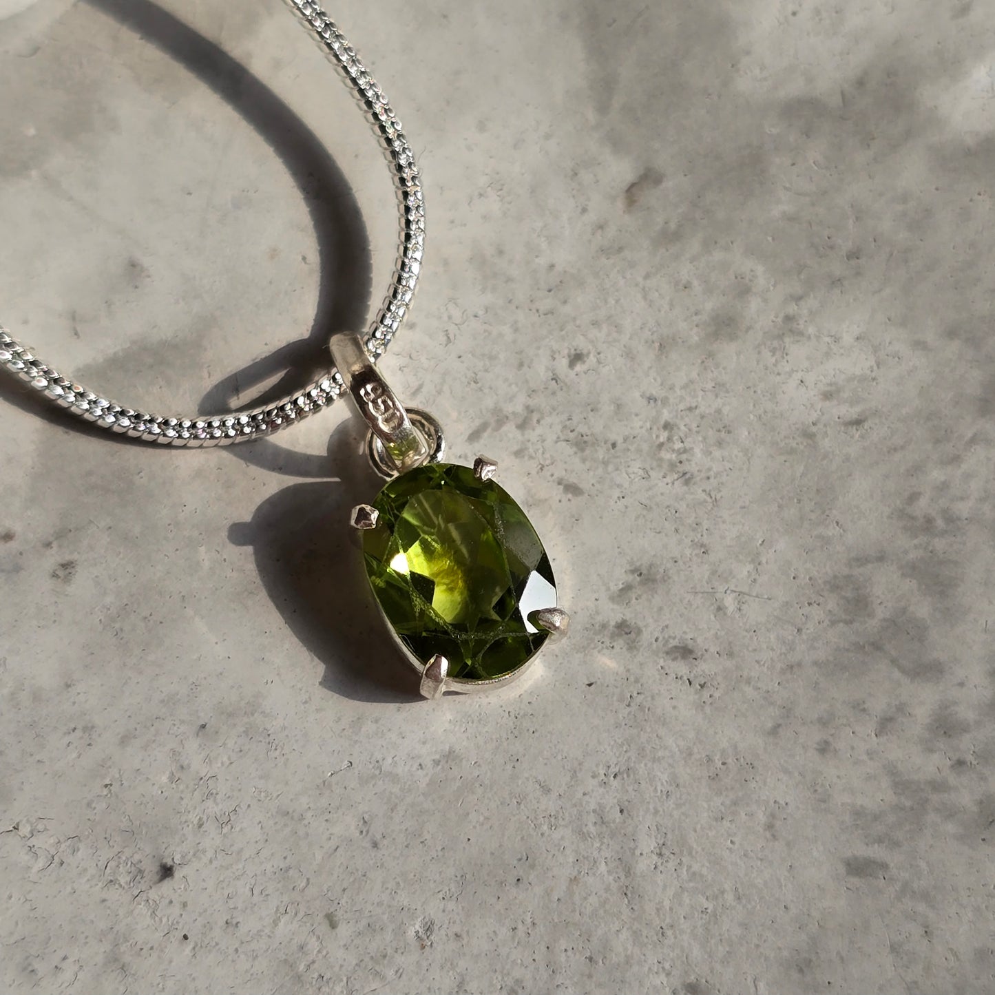 Peridot - Mini Oval Srebro