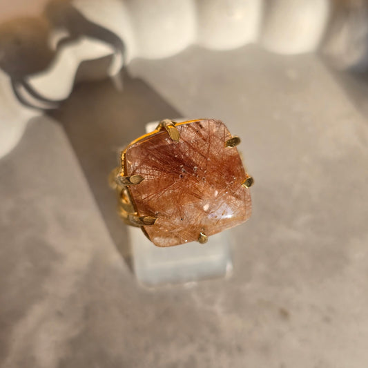 Rdeči Rutil - M Kocka Prstan