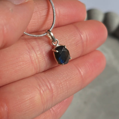 Labradorit - Mini Oval Srebro