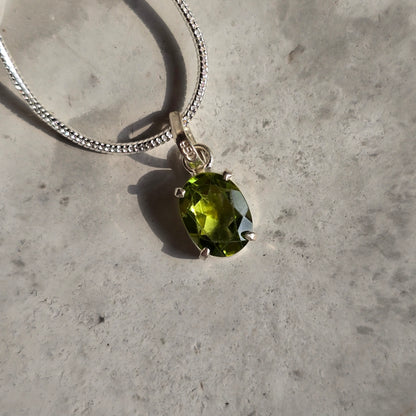 Peridot - Mini Oval Srebro
