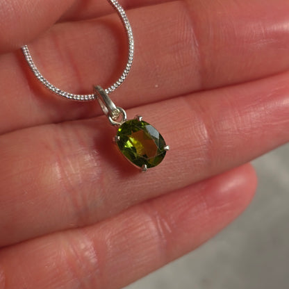 Peridot - Mini Oval Srebro